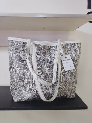 Babban Fari Fata Tote Bag