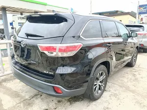 2016 Toyota Highlander XLE V6 4x4 SUV
