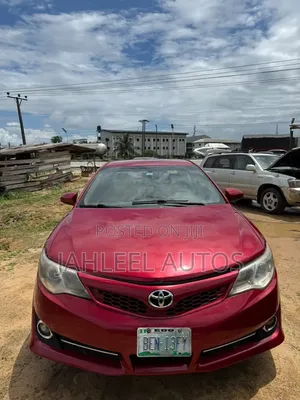 2013 Toyota Camry SE Red - Registered, Low Mileage