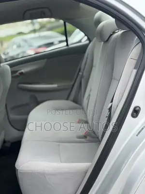 Toyota Corolla LE Sedan 2011 - Launin Azurfa
