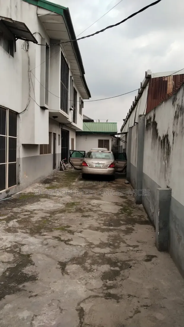 3-Bedroom Duplex Don Sayarwa a Abule Egba - 1