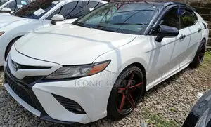 2020 Toyota Camry XSE FWD Fari