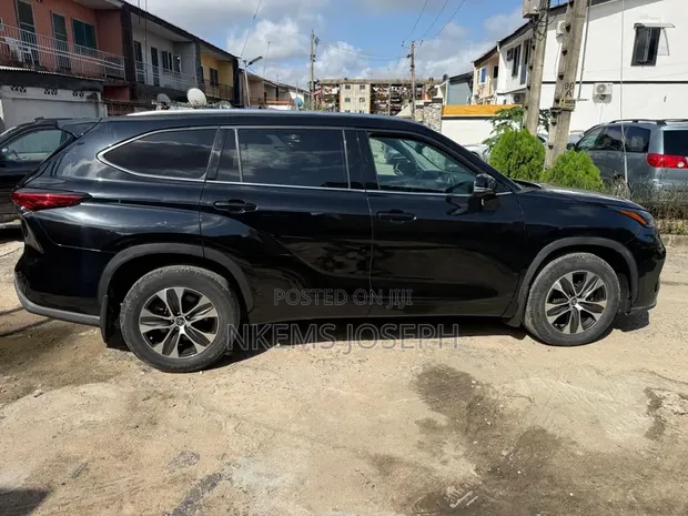 Toyota Highlander XLE Baƙar Fata 2021 - 1