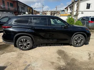 2021 Toyota Highlander XLE Black