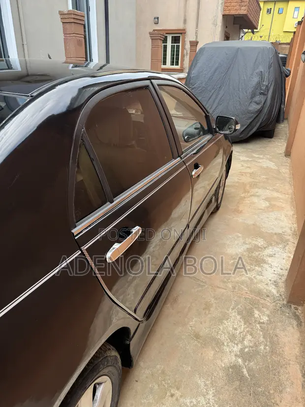 Toyota Corolla 2004 Black - 1