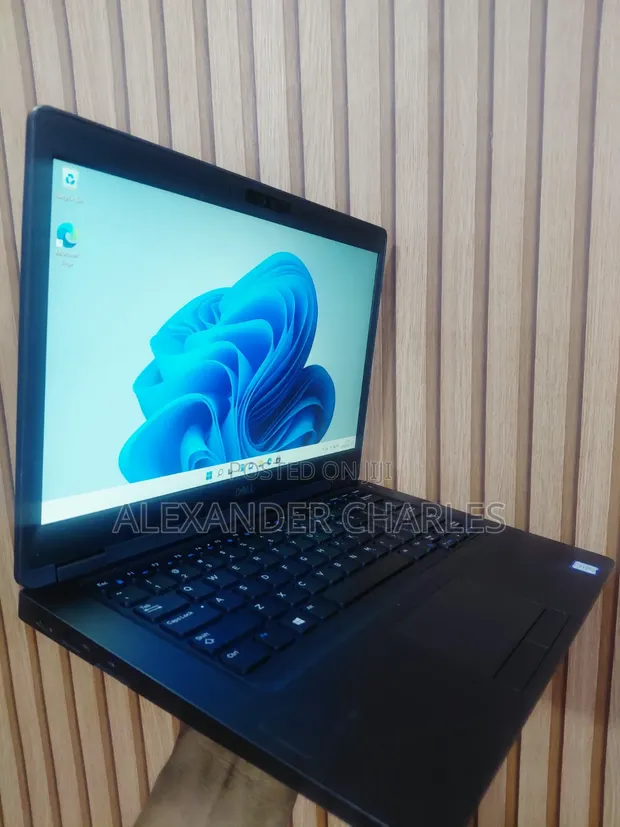 Dell Latitude 7490 Laptop - Intel Core i5, 256GB SSD - 1