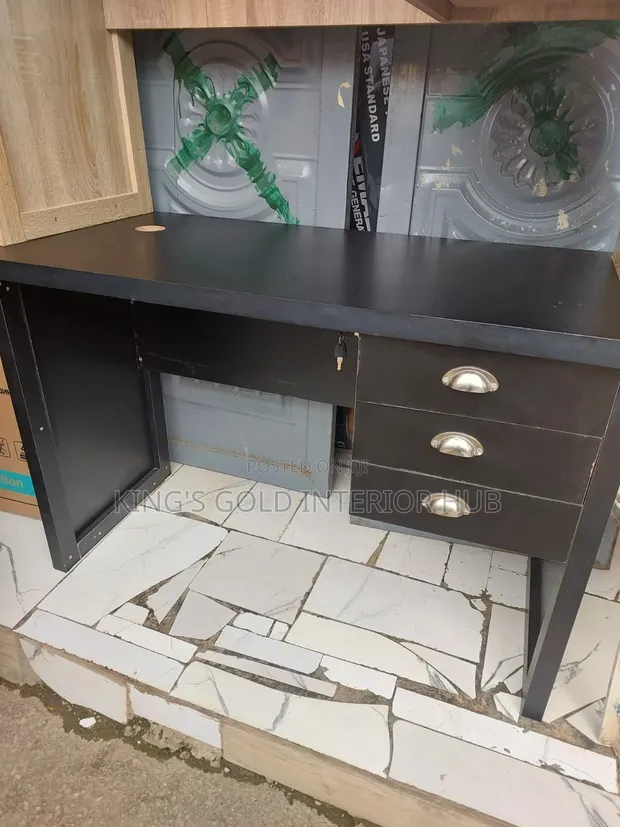 4ft Office Table, Black, Central Lock - 1