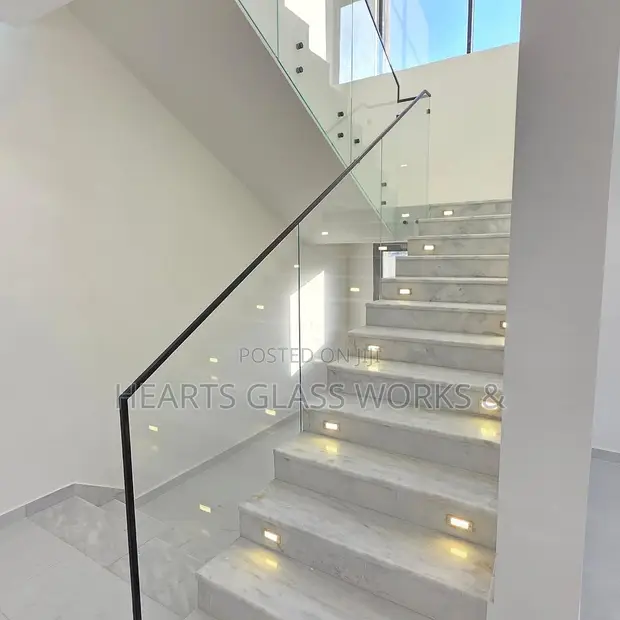 Handrail na Tangalmai na Zamani da Gilashin Tempered 10mm - 1