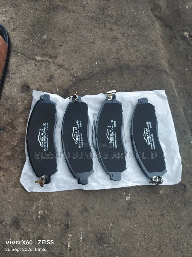 Front Brake Pad Set for Nissan Navara - 1