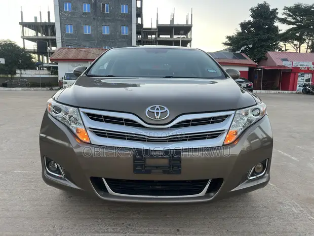 2010 Toyota Venza V6 AWD Brown - 1