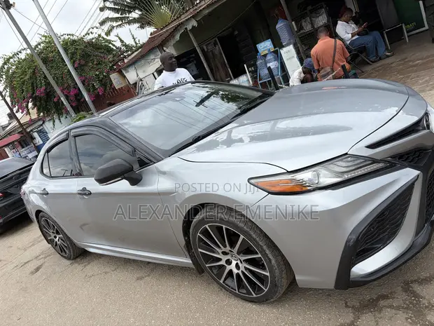 Toyota Camry 2019 SE Foreign Used - 1