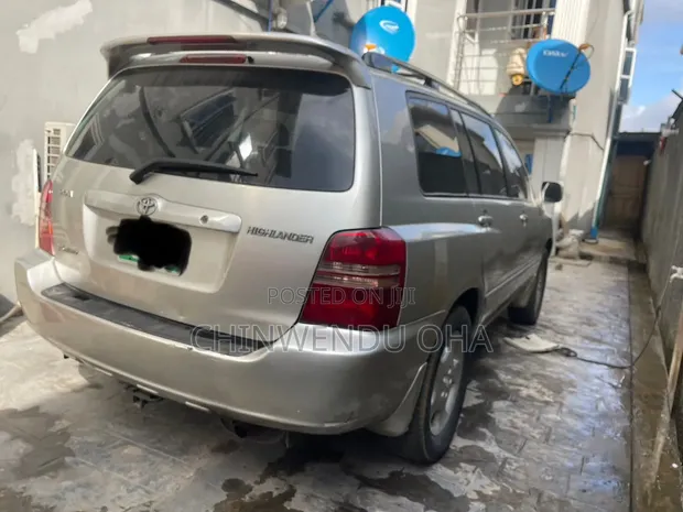 Toyota Highlander 2004 Silver - 1