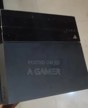 PS4 Tare da Kwamando 2 (Farashi Mai Sauki)