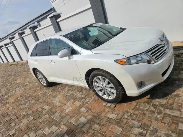 Toyota Venza LE 2012 White - 1