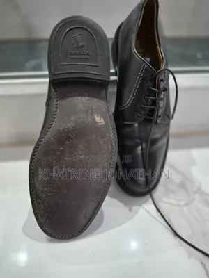 Tsofaffin Takalmi na Fata Launi Baki na Regal 2504