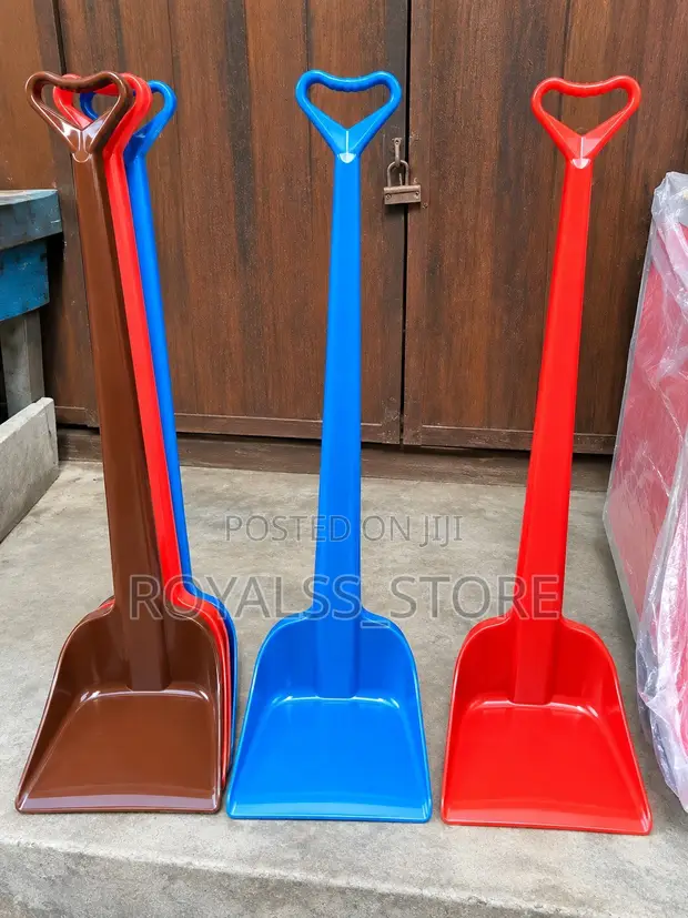 Heavy-Duty Long-Handled Plastic Dustpan - 1