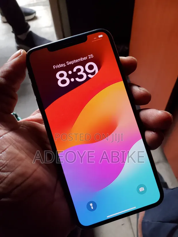 Apple iPhone XS Max 64GB Gold - 1