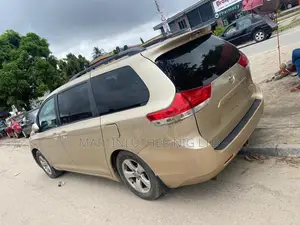 2011 Toyota Sienna LE 7 Passenger - Gold