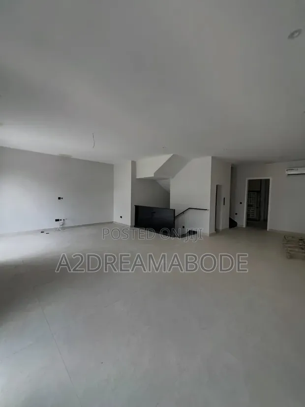 4-Bedroom Duplex with Pool & Lift in Ikoyi, Banana Island - 1