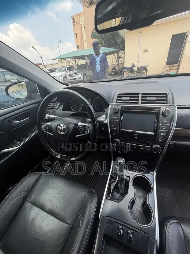 2016 Toyota Camry XLE V6 Sedan - 1