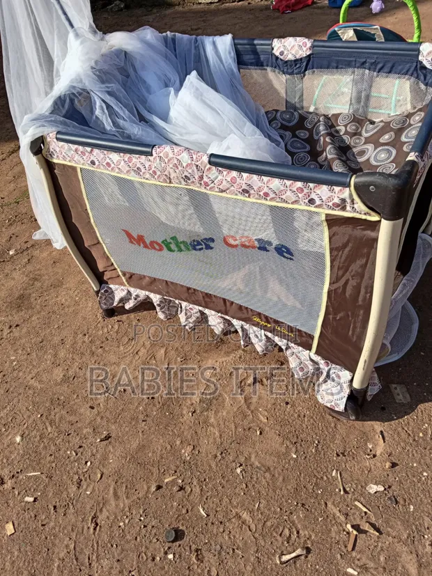 Play Pen and Bassinet Bed - 1