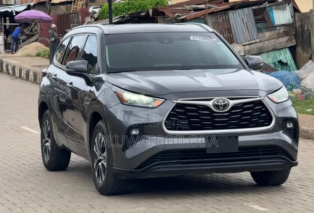 2021 Toyota Highlander XLE Gray - 1