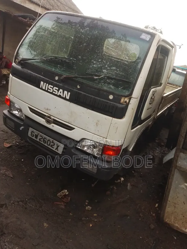 Nissan Cabstar 2002 White - 1