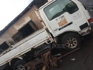 Nissan Cabstar 2002 Fari