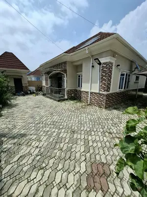 Gidaje 3 na Bungalow don Siyarwa a Bunkoro, EFAB Queens Estate
