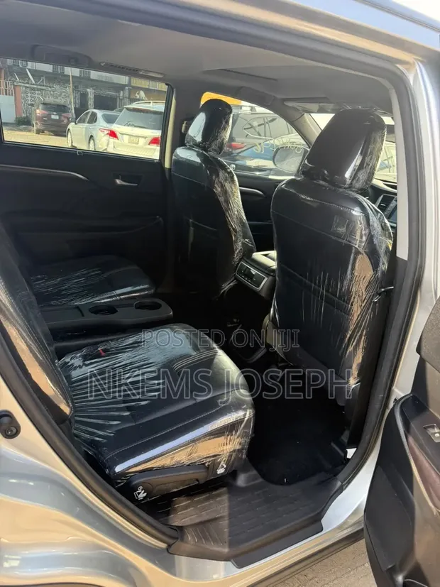 2017 Toyota Highlander XLE 4x4 V6 Silver - 1