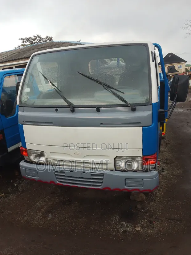 Nissan Cabstar Na Tayar Guda Shida Da Babban Bucket Na Diesel - 1