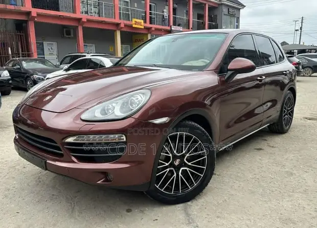 Porsche Cayenne 2013 Brown - 1