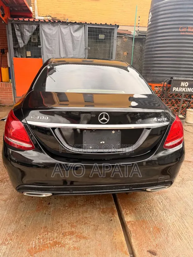Mercedes-Benz C300 2015 Black - 1