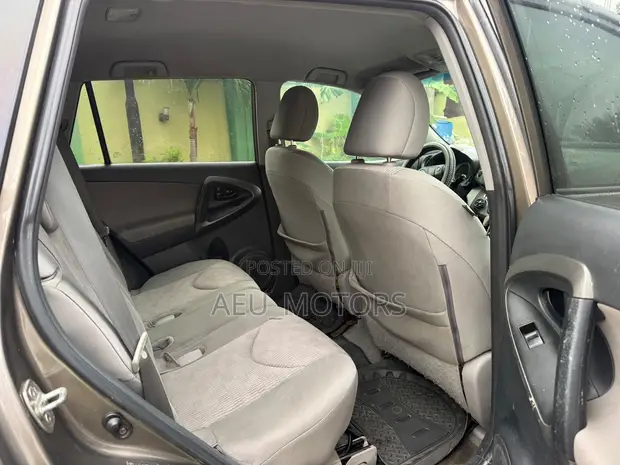 Toyota RAV4 2011 Gray - 1