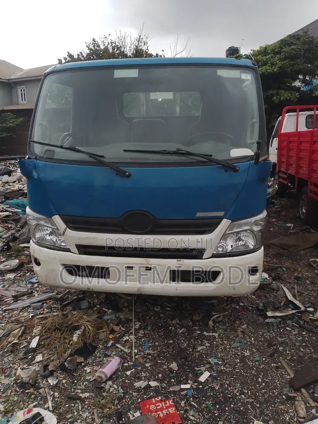 Toyota Dyna 400 Long Frame Diesel Truck - 1
