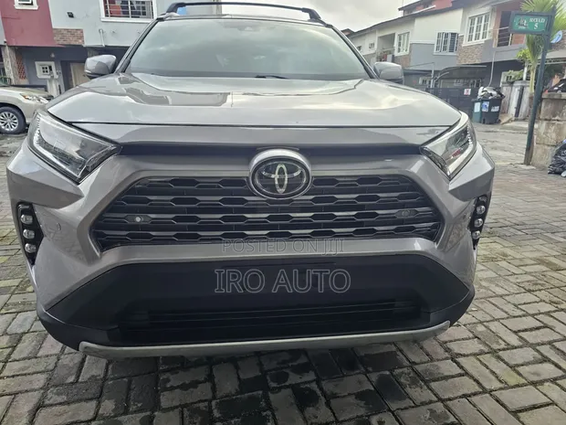 2019 Toyota RAV4 Limited FWD SUV - 1