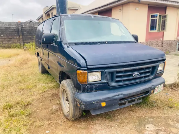 Van Available for Logistics and Relocation Services - 1