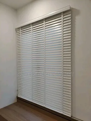 Home Interiors Labarin Gilashi na Katako