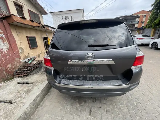Toyota Highlander 2013 Gray - 1