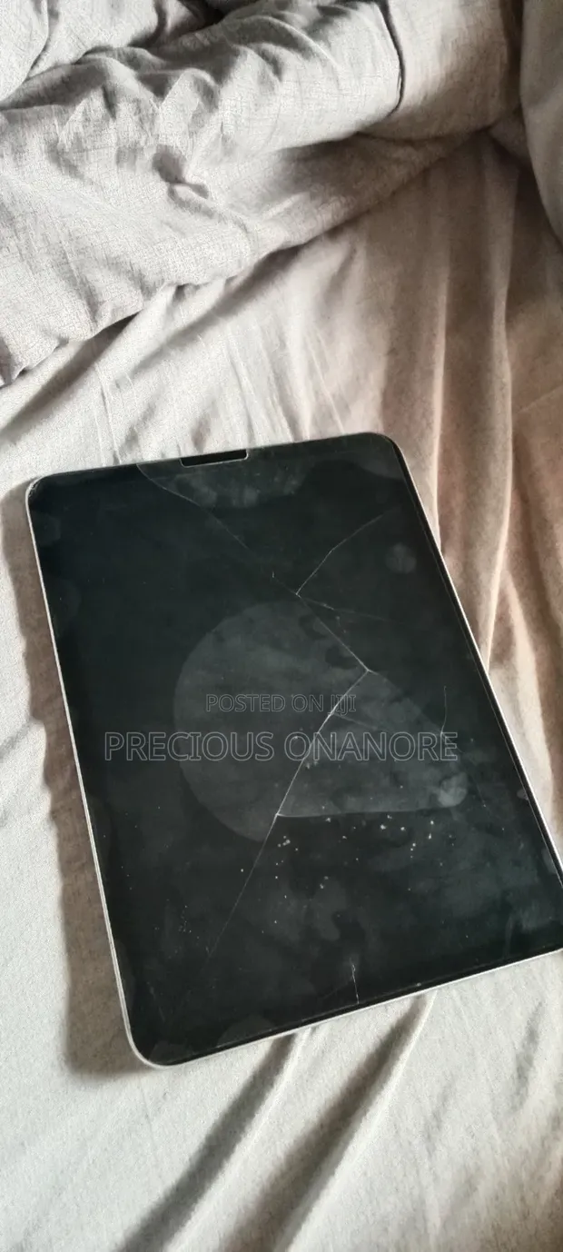 Apple iPad (2022) 256GB Gray - For Parts - 1