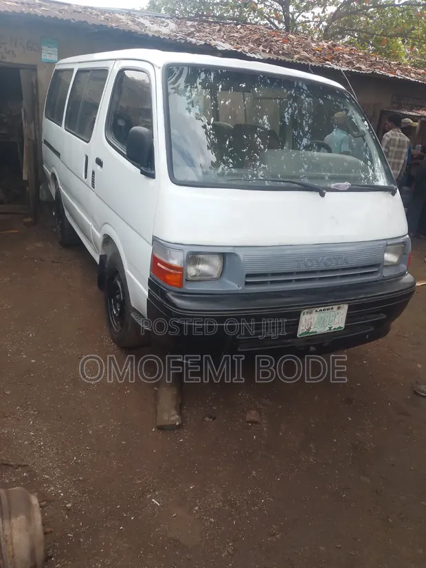 Toyota HiAce 1999 Bus - White - 1