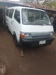 Toyota HiAce 1999 Bus - Fari - 1