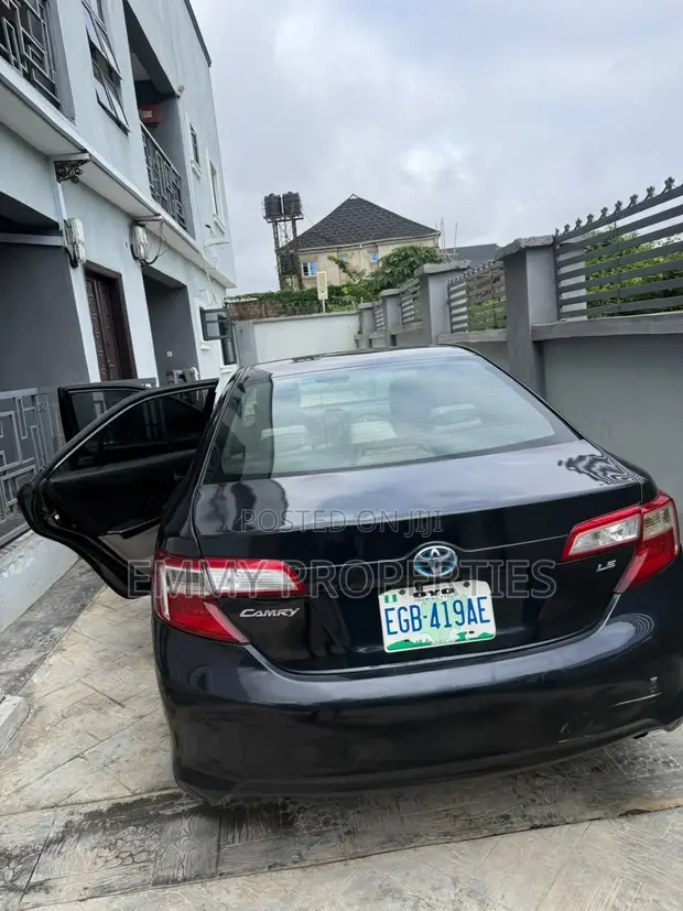 Toyota Camry LE Sedan 2013 - 1