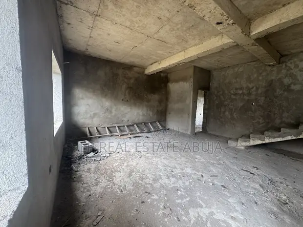 4 Bedroom Semi-Detached Duplex don siye a Idu - 1