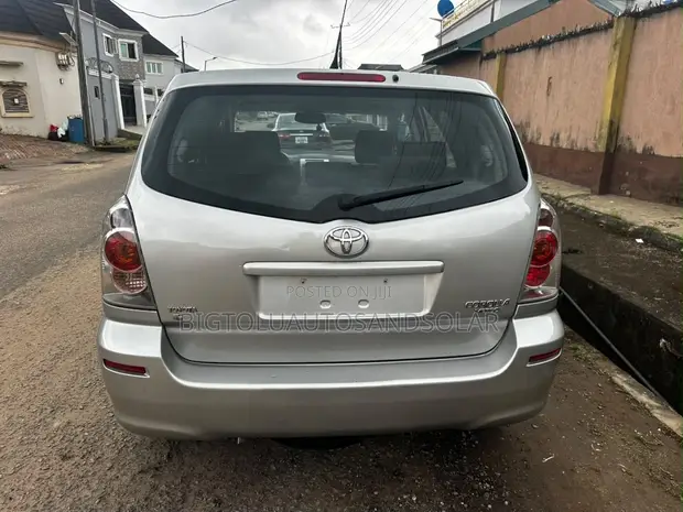 Toyota Corolla Verso 2008 Silver - 1