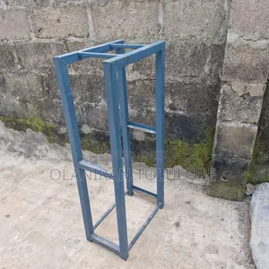 Amfani da 4-Mataki Battery Rack