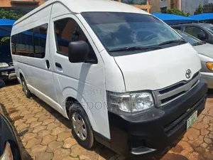 Toyota HiAce 2013 Fari