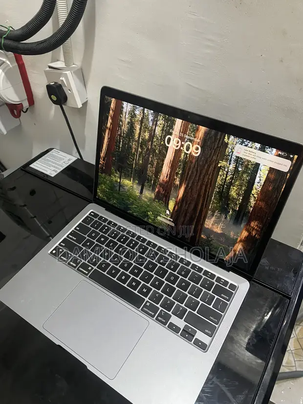 Apple MacBook Air M1 8GB RAM 128GB SSHD Silver - 1