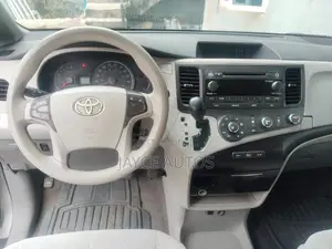 2011 Toyota Sienna LE - Foreign Used
