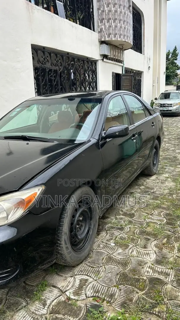 Toyota Camry LE 2.4L Baka ta 2004 - 1